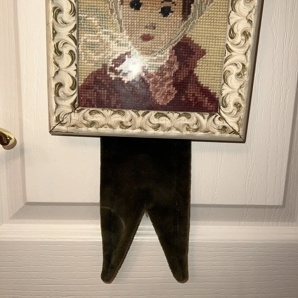 VTG 1957 Ladies Needlepoint Portraits 9.5